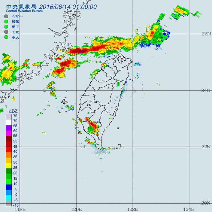 梅雨鋒面的雷達回波圖會呈現線狀的回波，為臺灣帶來豐沛的雨量，對臺灣的水資源利用上，有著非常重要的影響。